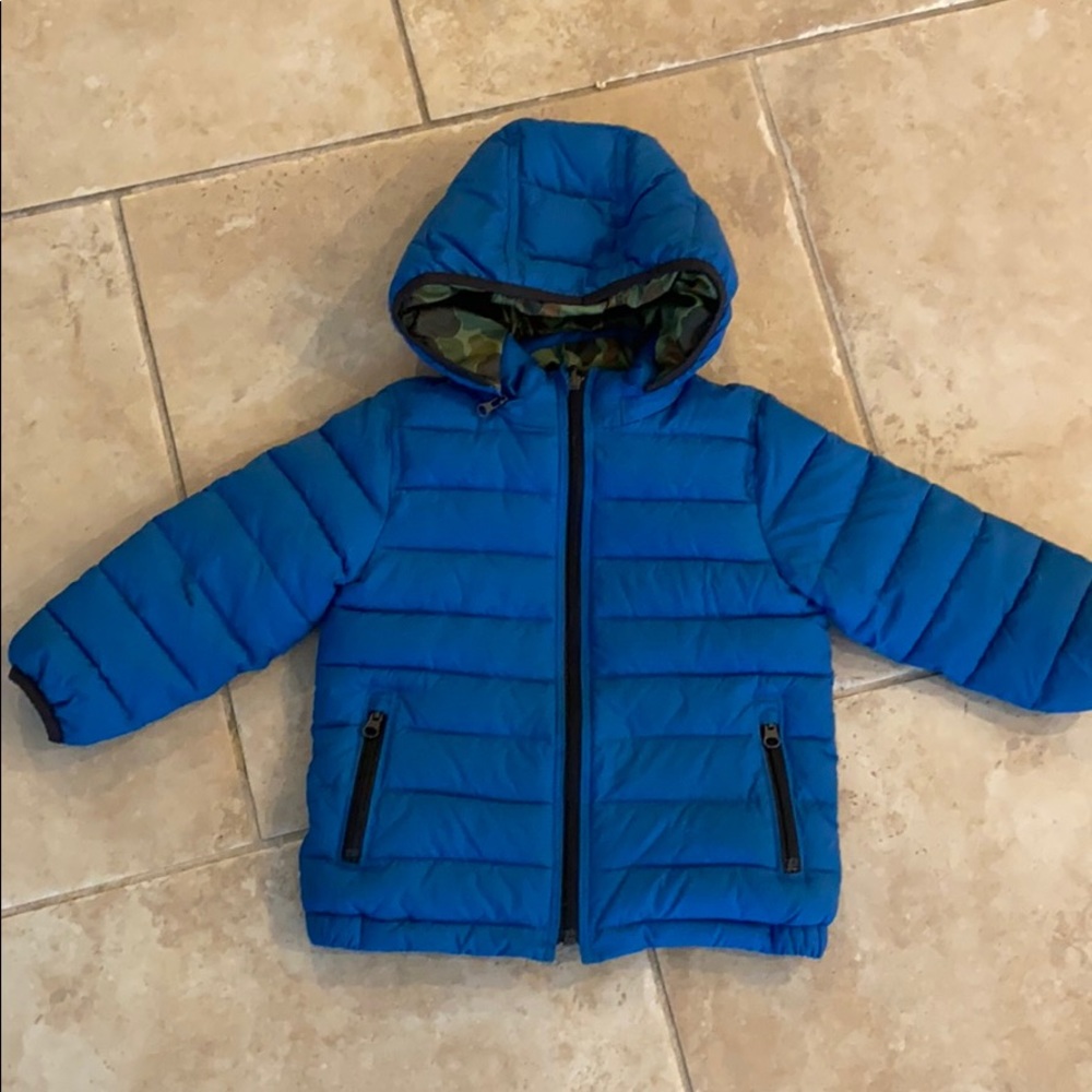 Reversible blue/ camo toddler puffer jacket size 3